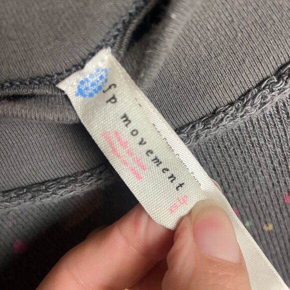 Free People Movement Size xs Make It Count Sweatshirt Grey Splatter Paint Frayed - Picture 6 of 8